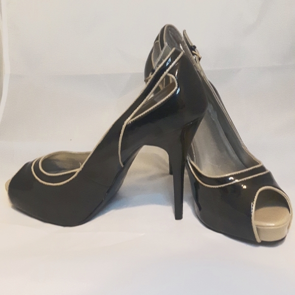 Guess Spike Heels - Picture 1 of 3